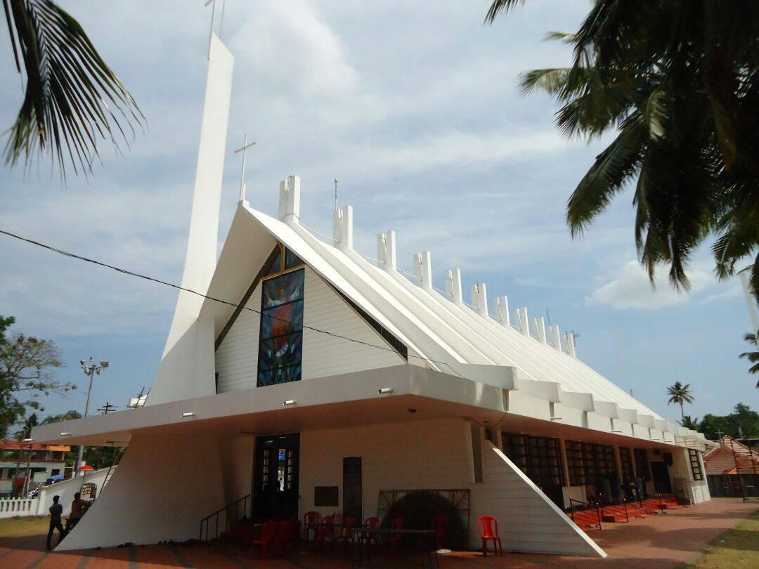Kadeesha Church Kayamkulam - Slide 3